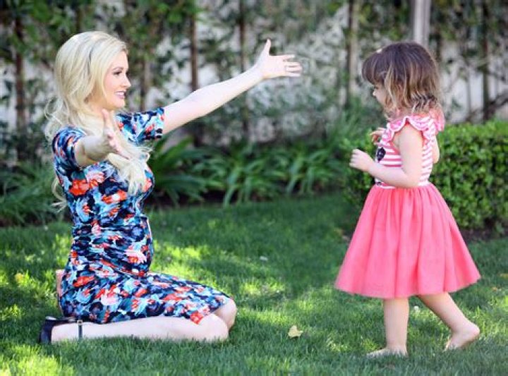 Does Holly Madison have kids?
