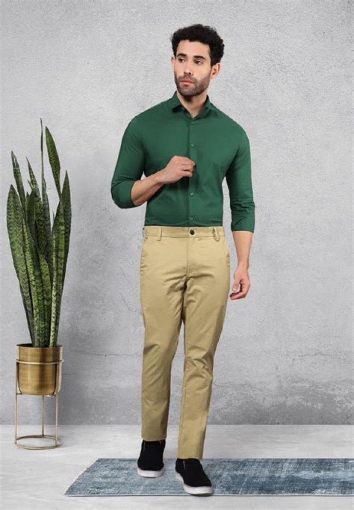 How do you match green khaki pants?