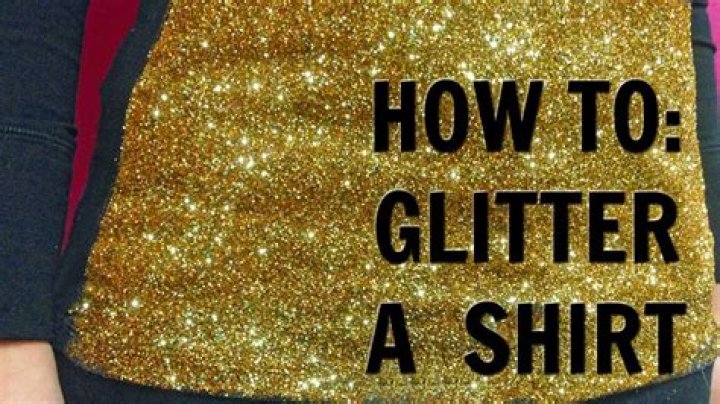 How do you put glitter on clothes?