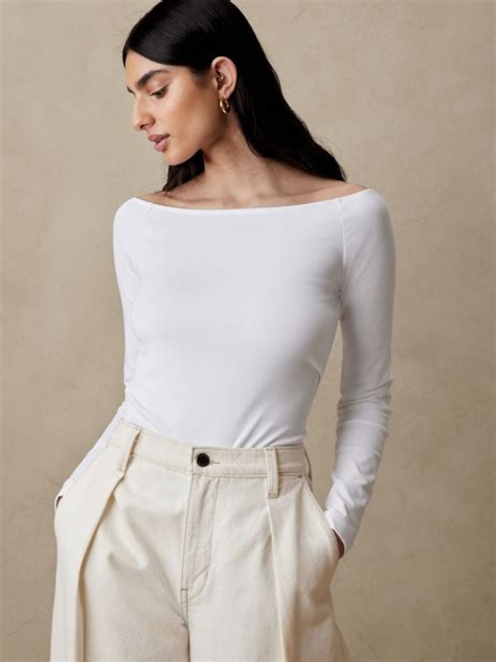 How do you style a boat neck?