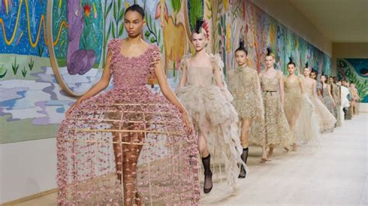 How is haute couture pronounced?