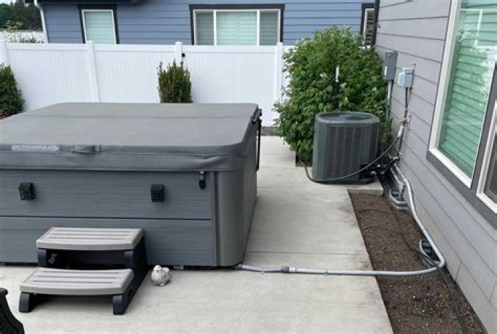 How long does a hot tub pump last?