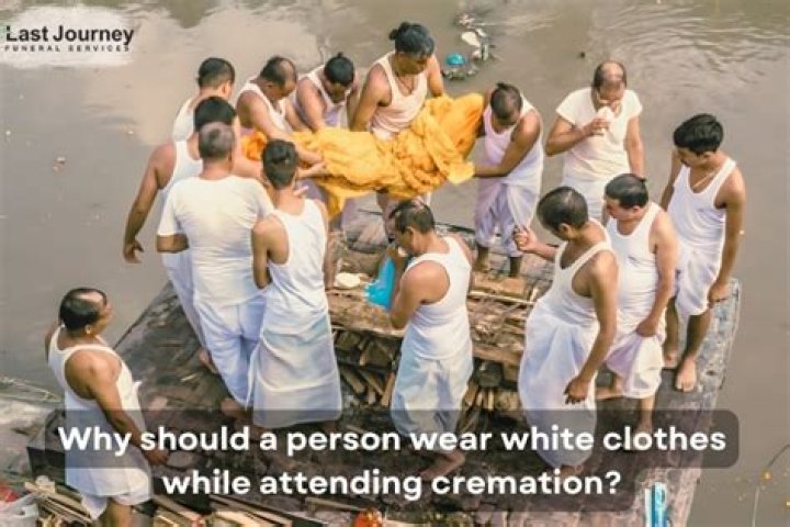 Why do people wear white clothes in hot weather?
